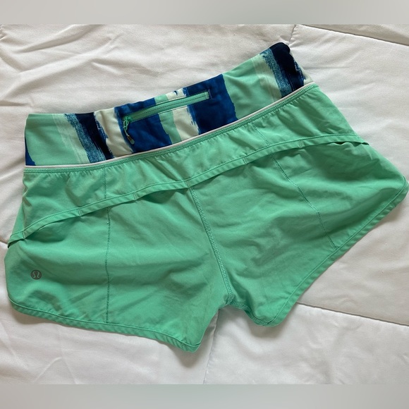 Lululemon Speed Up Shorts 2.5” - Picture 2 of 2
